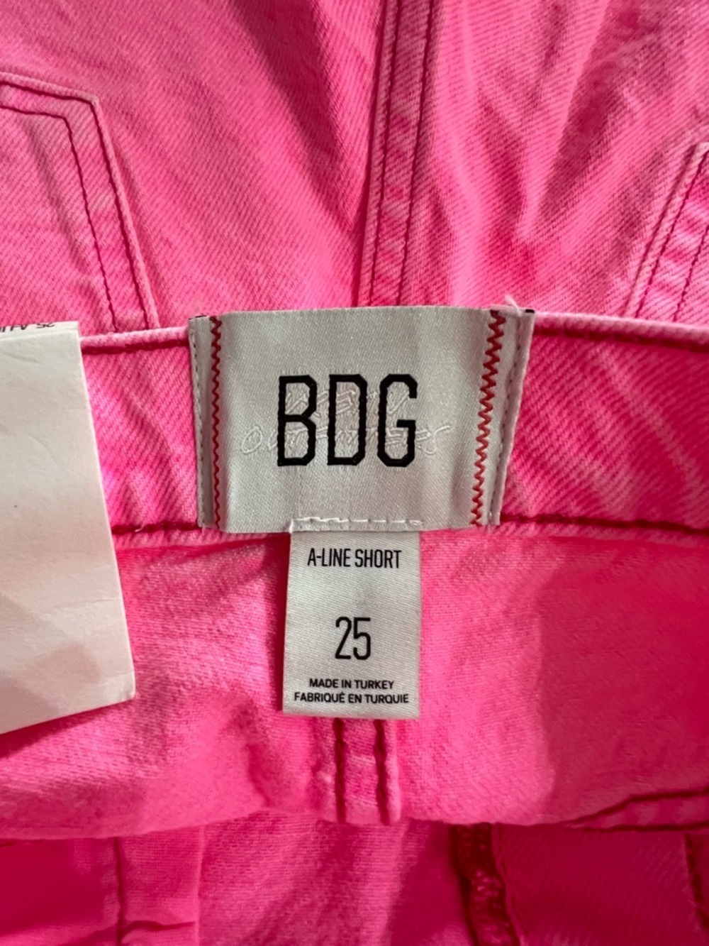 NWT BDG/Urban Outfitters A-Line Hot Pink Frayed Hem Denim Shorts Size 25 - Picture 5 of 5